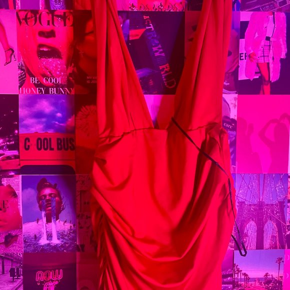 Plunging ruched party dress - Picture 2 of 4